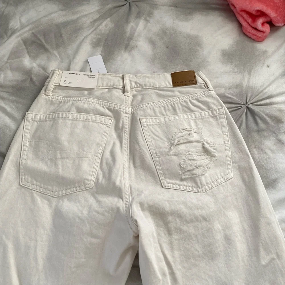 American Eagle ripped 90s boyfriend jeans - Picture 5 of 15